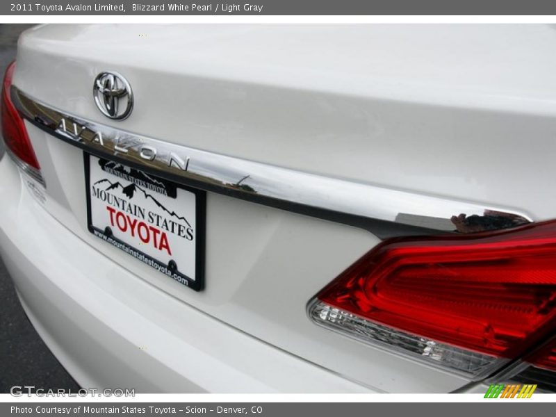 Blizzard White Pearl / Light Gray 2011 Toyota Avalon Limited