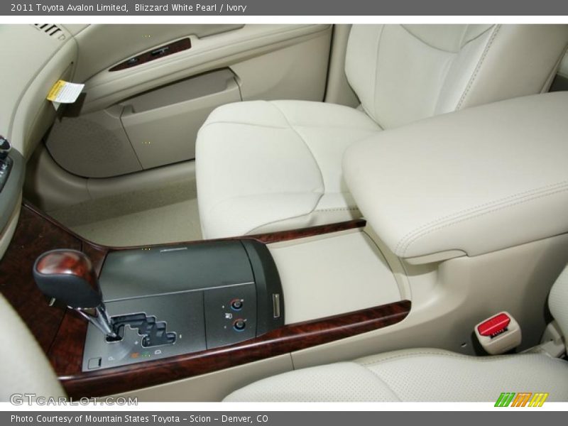 Blizzard White Pearl / Ivory 2011 Toyota Avalon Limited