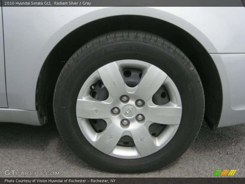 Radiant Silver / Gray 2010 Hyundai Sonata GLS
