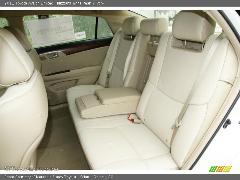 Blizzard White Pearl / Ivory 2011 Toyota Avalon Limited