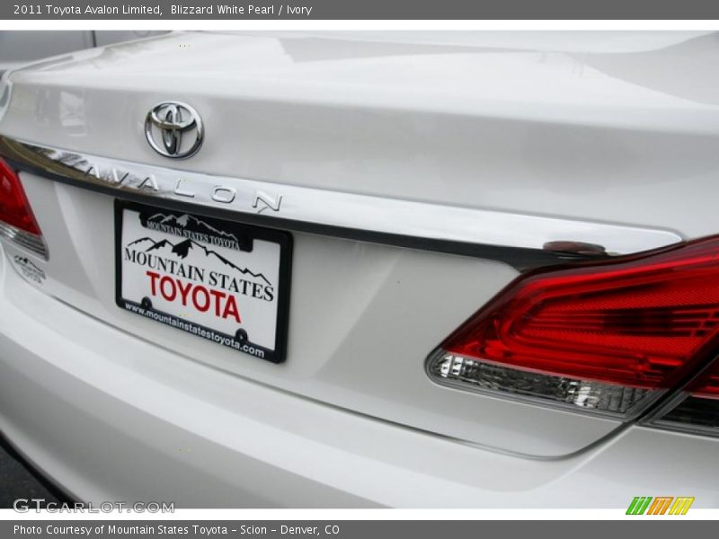 Blizzard White Pearl / Ivory 2011 Toyota Avalon Limited