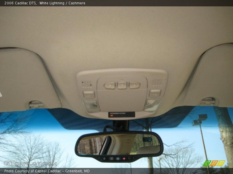 White Lightning / Cashmere 2006 Cadillac DTS