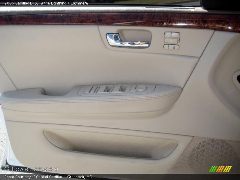 White Lightning / Cashmere 2006 Cadillac DTS