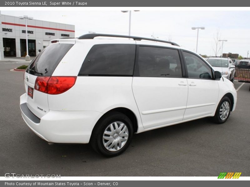 Super White / Taupe 2010 Toyota Sienna LE