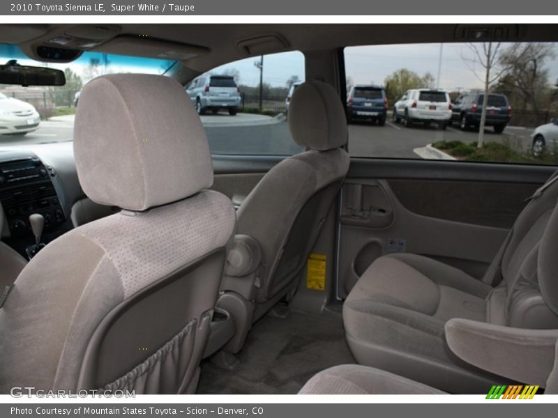 Super White / Taupe 2010 Toyota Sienna LE