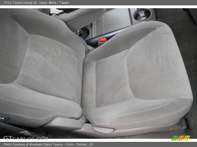Super White / Taupe 2010 Toyota Sienna LE