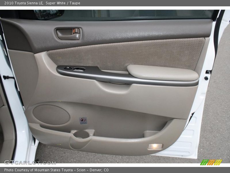 Super White / Taupe 2010 Toyota Sienna LE