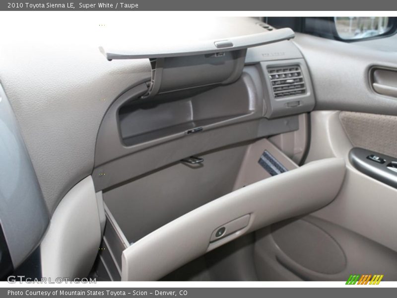 Super White / Taupe 2010 Toyota Sienna LE