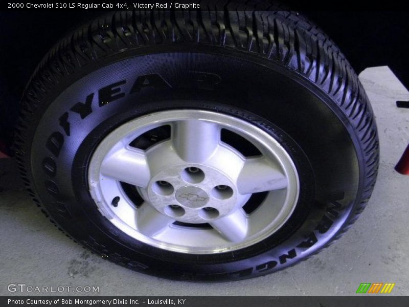 Victory Red / Graphite 2000 Chevrolet S10 LS Regular Cab 4x4