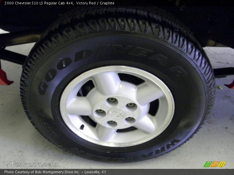 Victory Red / Graphite 2000 Chevrolet S10 LS Regular Cab 4x4