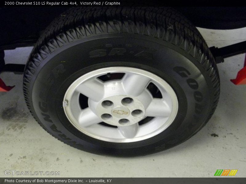 Victory Red / Graphite 2000 Chevrolet S10 LS Regular Cab 4x4