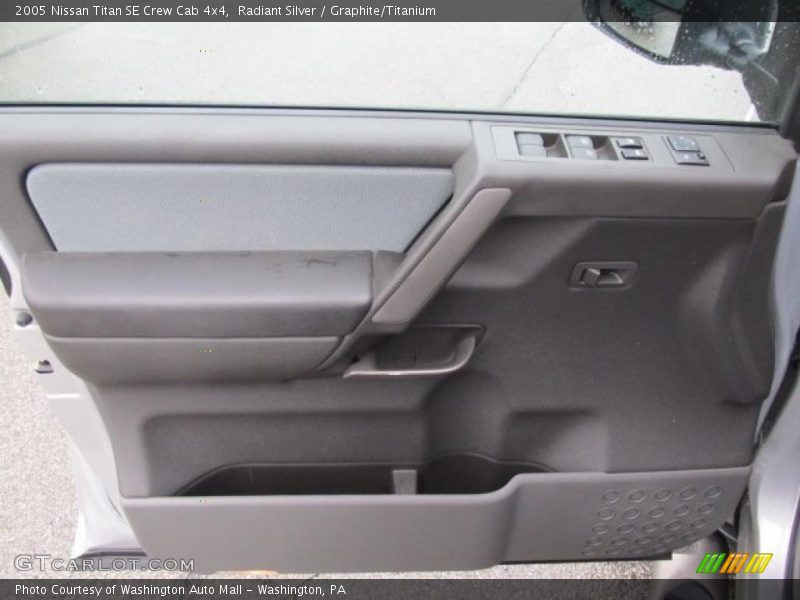 Radiant Silver / Graphite/Titanium 2005 Nissan Titan SE Crew Cab 4x4