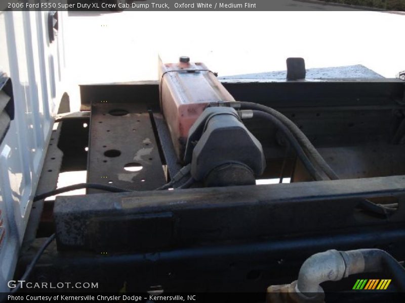 Oxford White / Medium Flint 2006 Ford F550 Super Duty XL Crew Cab Dump Truck