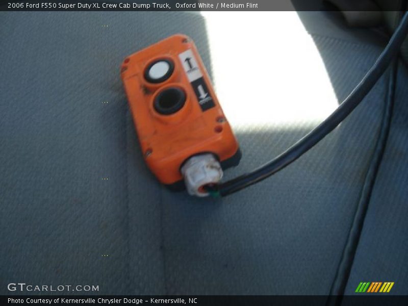 Oxford White / Medium Flint 2006 Ford F550 Super Duty XL Crew Cab Dump Truck