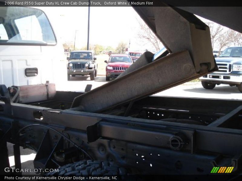 Oxford White / Medium Flint 2006 Ford F550 Super Duty XL Crew Cab Dump Truck