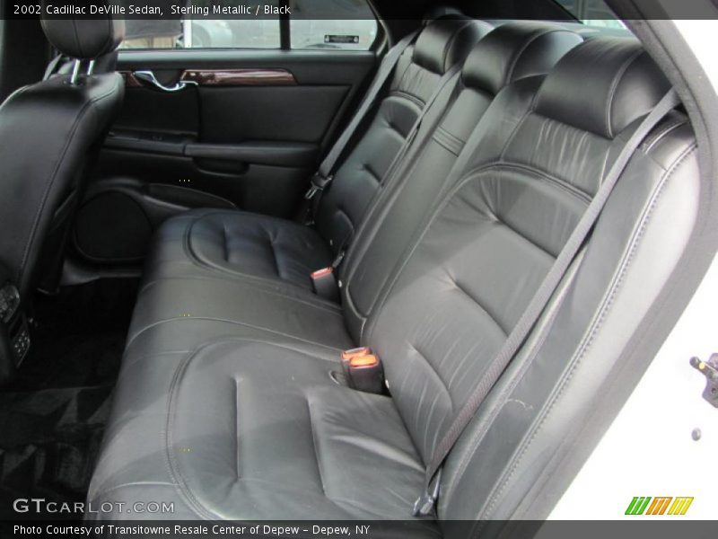 Sterling Metallic / Black 2002 Cadillac DeVille Sedan
