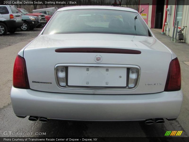 Sterling Metallic / Black 2002 Cadillac DeVille Sedan