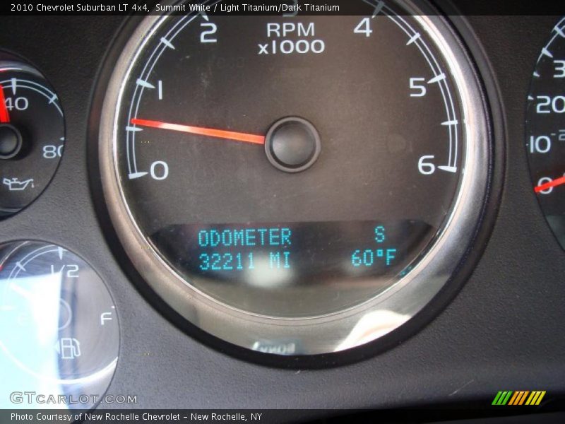 Summit White / Light Titanium/Dark Titanium 2010 Chevrolet Suburban LT 4x4