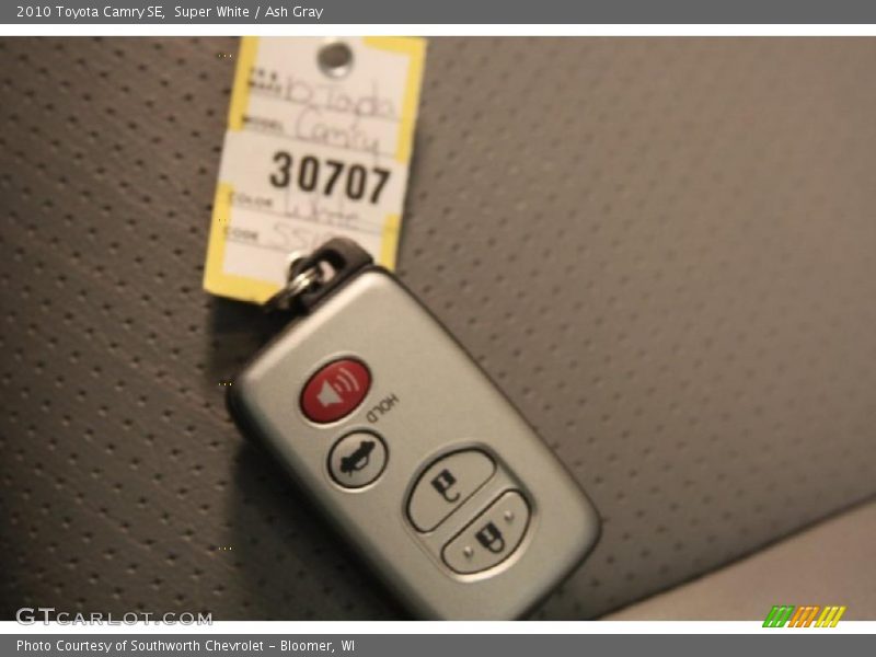 Super White / Ash Gray 2010 Toyota Camry SE