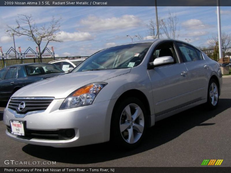 Radiant Silver Metallic / Charcoal 2009 Nissan Altima 3.5 SE