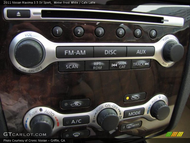 Controls of 2011 Maxima 3.5 SV Sport