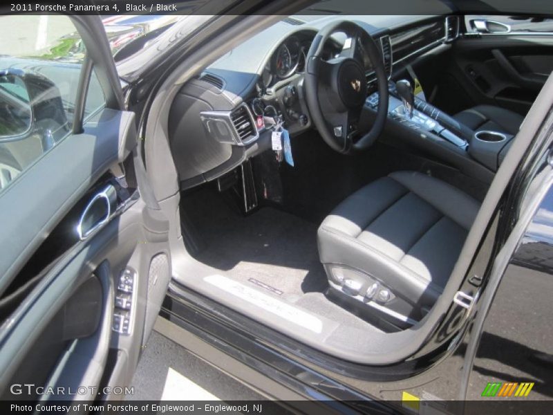 Black / Black 2011 Porsche Panamera 4
