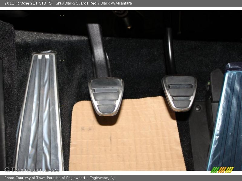 Controls of 2011 911 GT3 RS