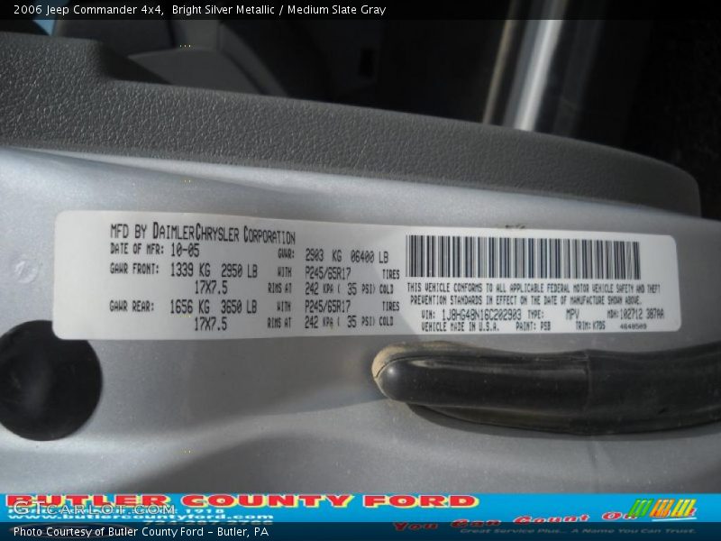 Bright Silver Metallic / Medium Slate Gray 2006 Jeep Commander 4x4