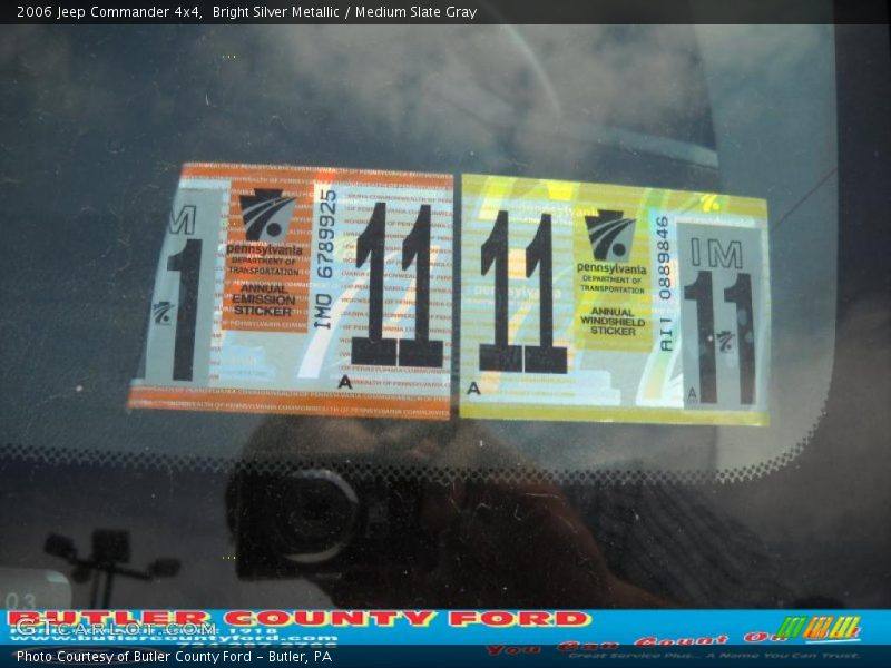 Bright Silver Metallic / Medium Slate Gray 2006 Jeep Commander 4x4