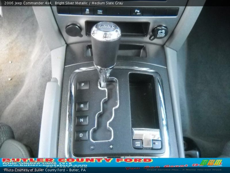 Bright Silver Metallic / Medium Slate Gray 2006 Jeep Commander 4x4