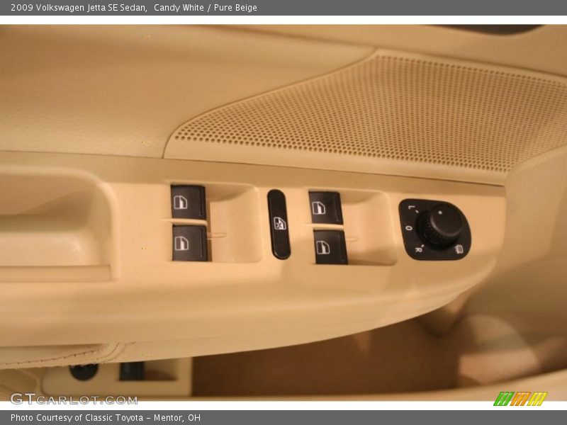 Candy White / Pure Beige 2009 Volkswagen Jetta SE Sedan