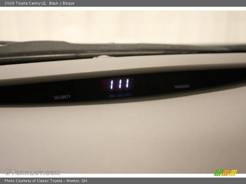 Black / Bisque 2009 Toyota Camry LE