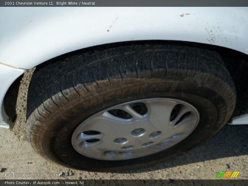 Bright White / Neutral 2001 Chevrolet Venture LS