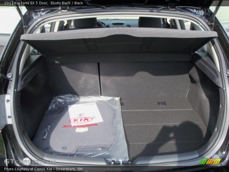  2011 Forte EX 5 Door Trunk