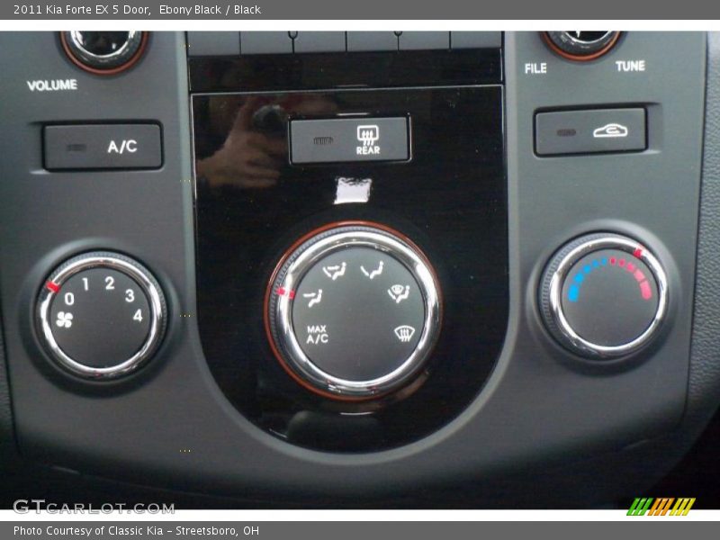 Controls of 2011 Forte EX 5 Door