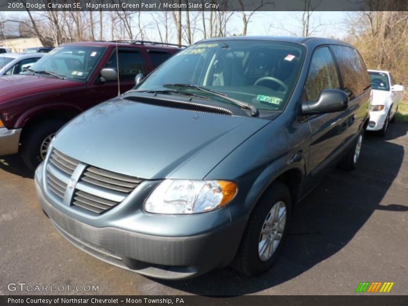 Magnesium Green Pearl / Medium Slate Gray 2005 Dodge Caravan SE