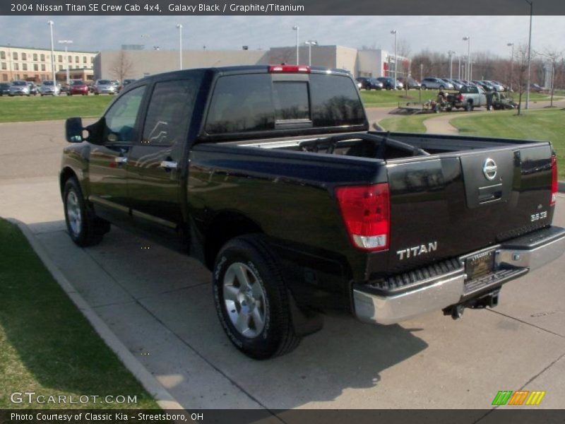 Galaxy Black / Graphite/Titanium 2004 Nissan Titan SE Crew Cab 4x4