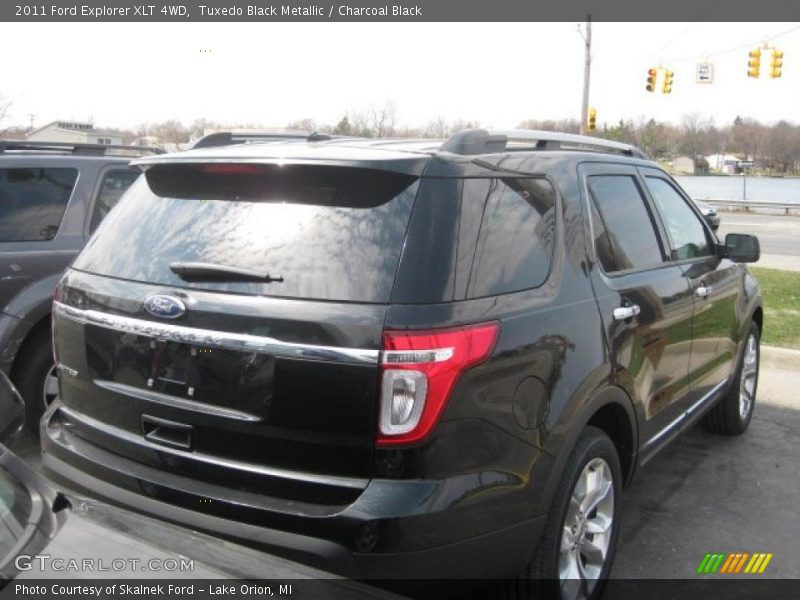 Tuxedo Black Metallic / Charcoal Black 2011 Ford Explorer XLT 4WD