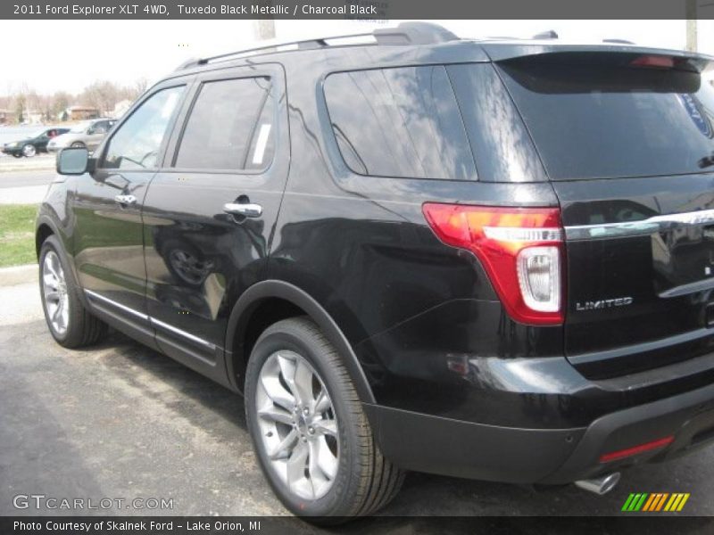 Tuxedo Black Metallic / Charcoal Black 2011 Ford Explorer XLT 4WD
