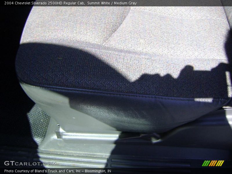 Summit White / Medium Gray 2004 Chevrolet Silverado 2500HD Regular Cab