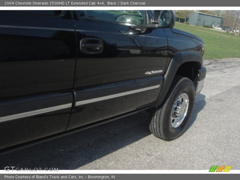 Black / Dark Charcoal 2004 Chevrolet Silverado 2500HD LT Extended Cab 4x4