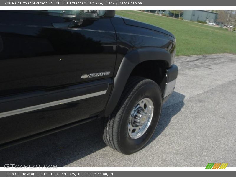 Black / Dark Charcoal 2004 Chevrolet Silverado 2500HD LT Extended Cab 4x4