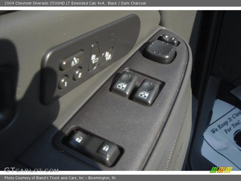 Black / Dark Charcoal 2004 Chevrolet Silverado 2500HD LT Extended Cab 4x4