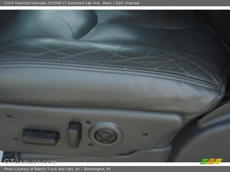 Black / Dark Charcoal 2004 Chevrolet Silverado 2500HD LT Extended Cab 4x4