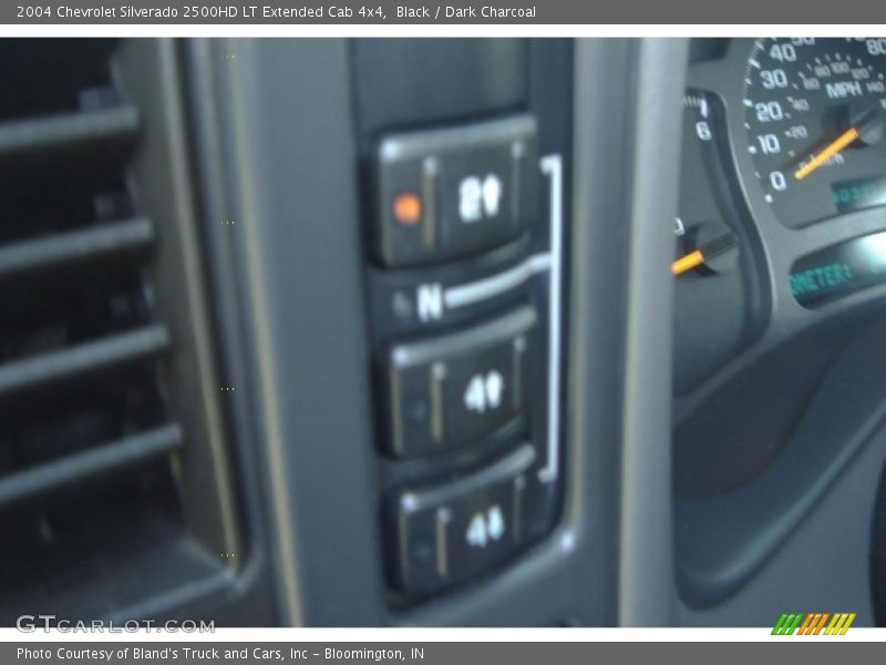 Black / Dark Charcoal 2004 Chevrolet Silverado 2500HD LT Extended Cab 4x4