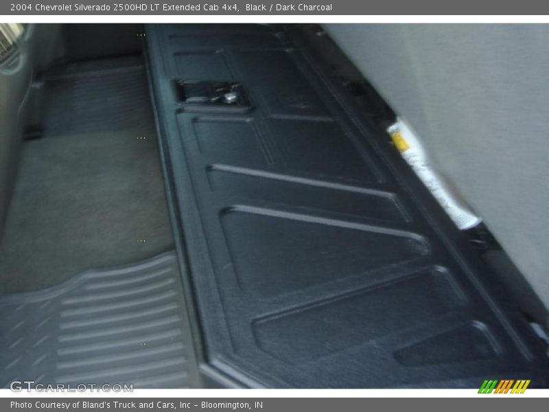 Black / Dark Charcoal 2004 Chevrolet Silverado 2500HD LT Extended Cab 4x4