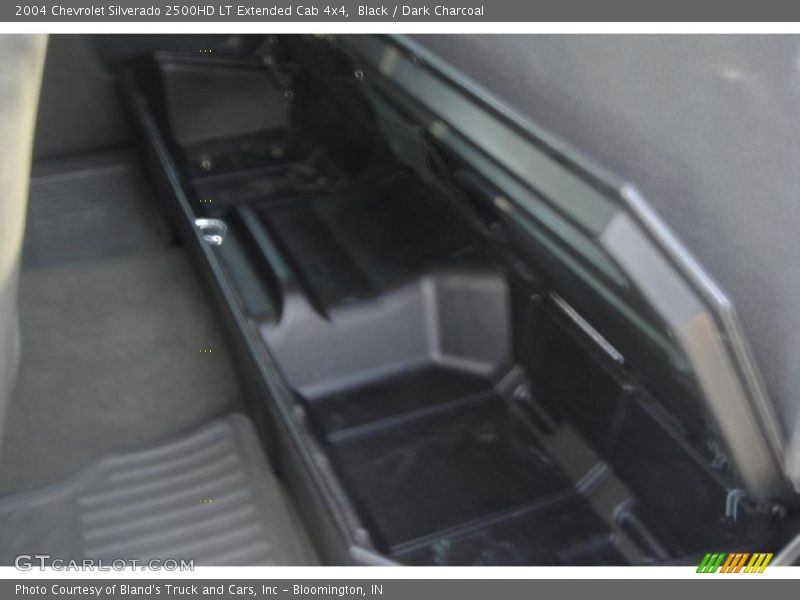 Black / Dark Charcoal 2004 Chevrolet Silverado 2500HD LT Extended Cab 4x4