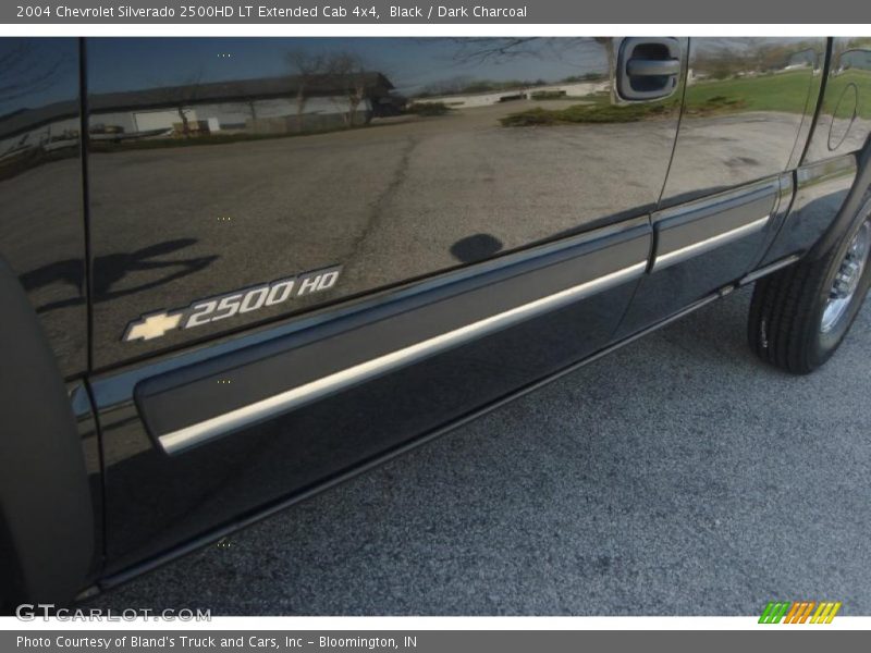 Black / Dark Charcoal 2004 Chevrolet Silverado 2500HD LT Extended Cab 4x4