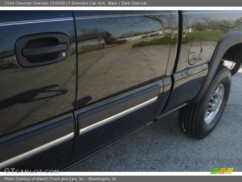 Black / Dark Charcoal 2004 Chevrolet Silverado 2500HD LT Extended Cab 4x4