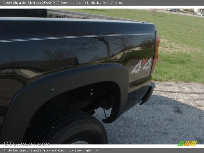 Black / Dark Charcoal 2004 Chevrolet Silverado 2500HD LT Extended Cab 4x4